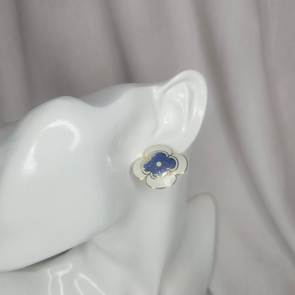 Vintage Clover Flower Blue and Cream Cloisonne Clip on Earrings Signed 80s GUC - Picture 8 of 9